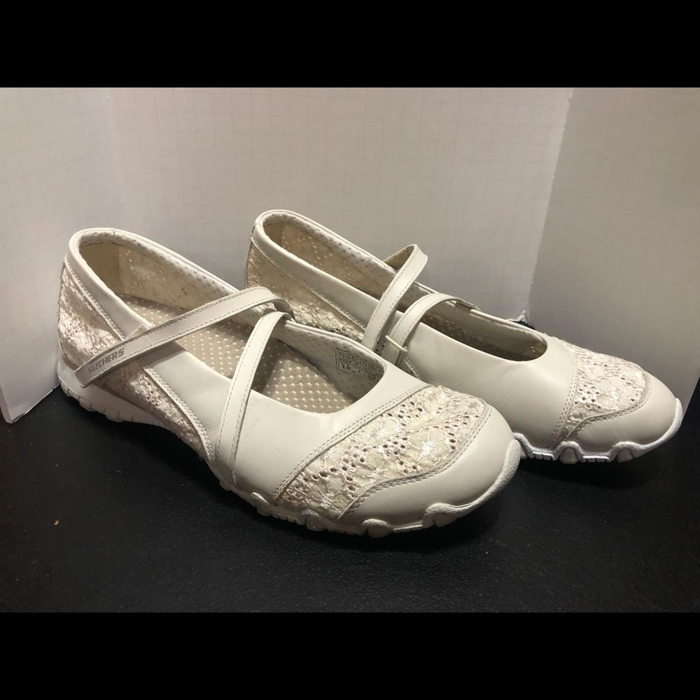 Skechers size 10, off white Mary Janes